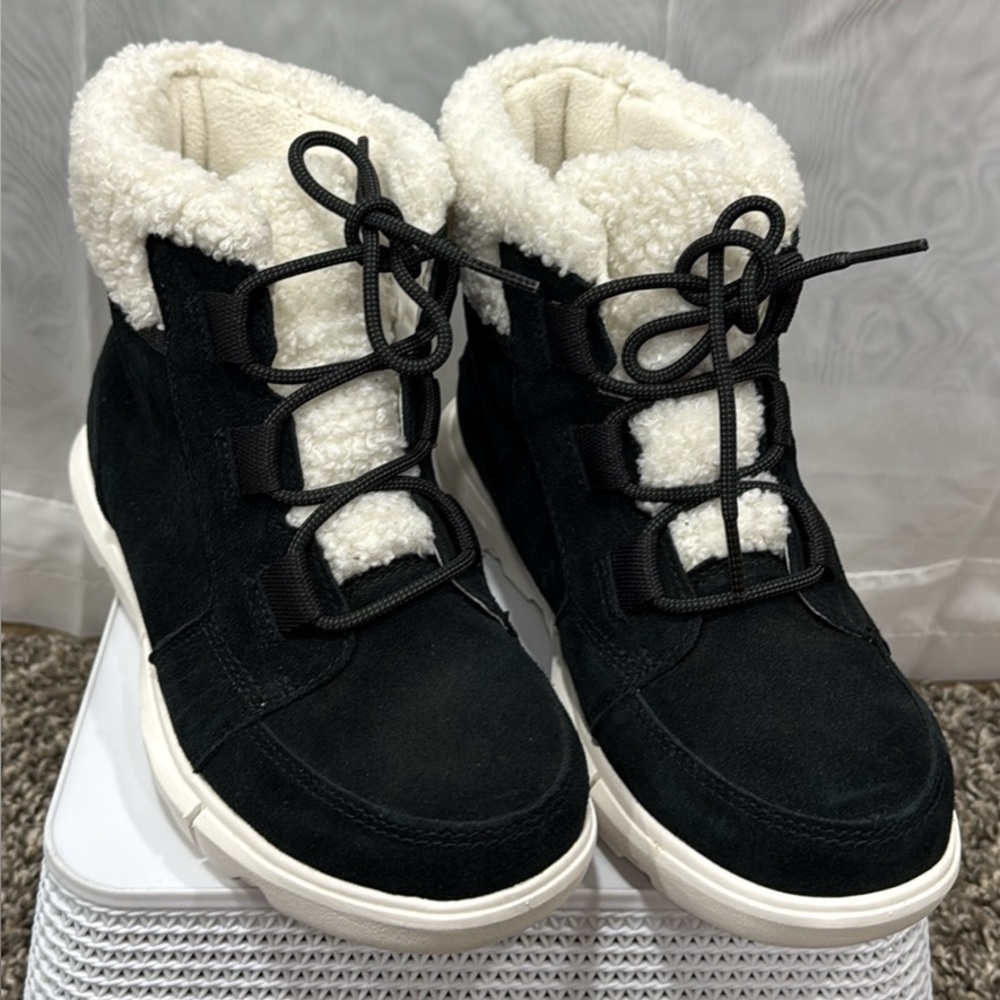 Sorel Black and White Sherpa Collar Lace-Up Winter Boots